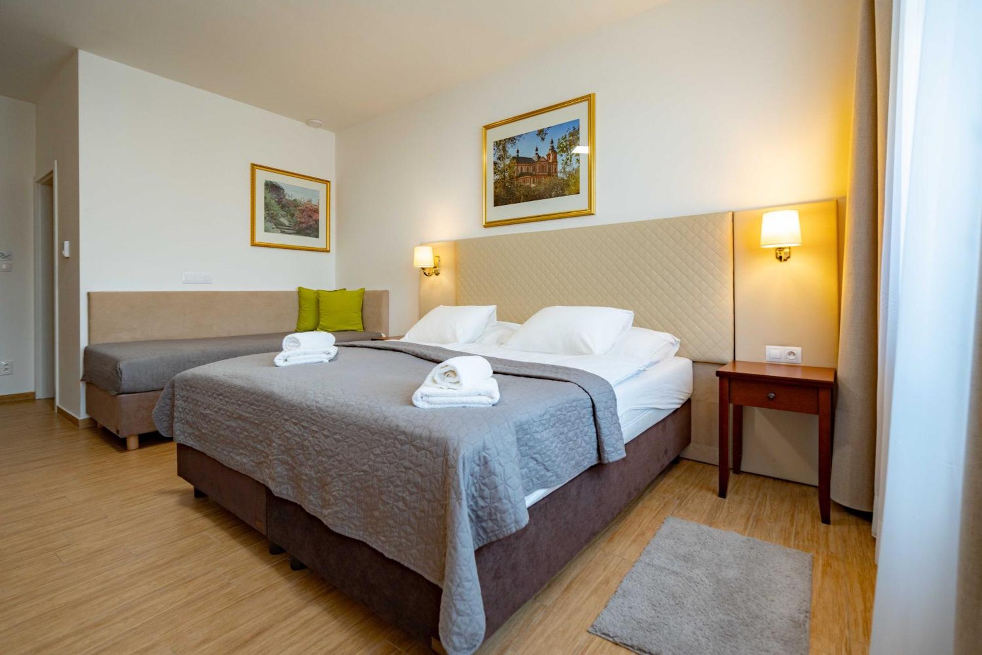Hotel Volf Prestice ภายนอก รูปภาพ