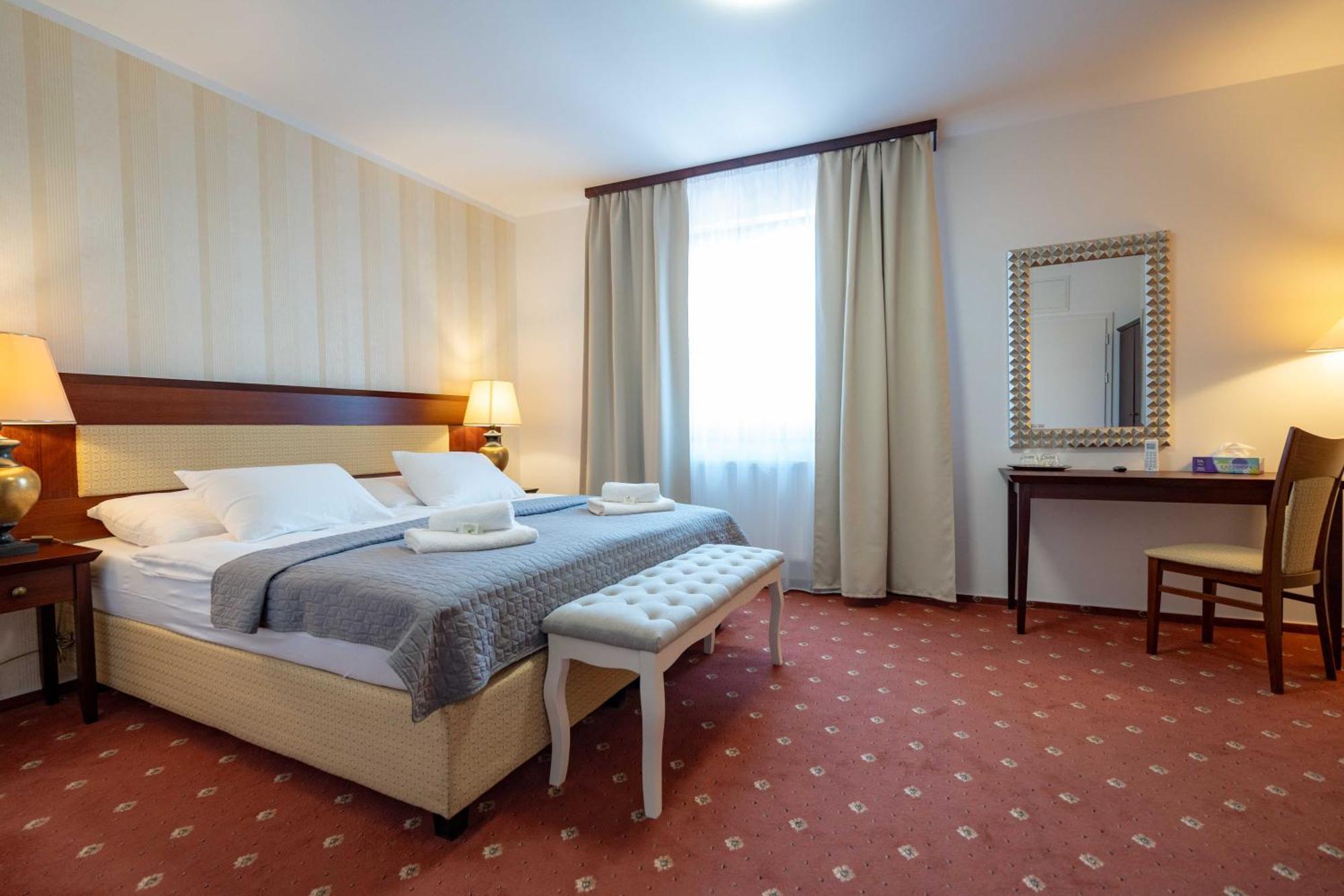 Hotel Volf Prestice ภายนอก รูปภาพ