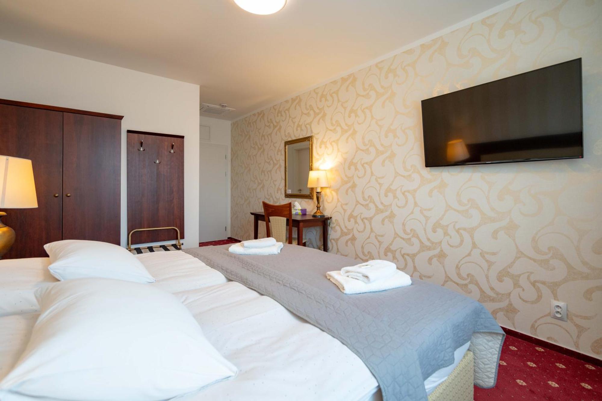 Hotel Volf Prestice ภายนอก รูปภาพ