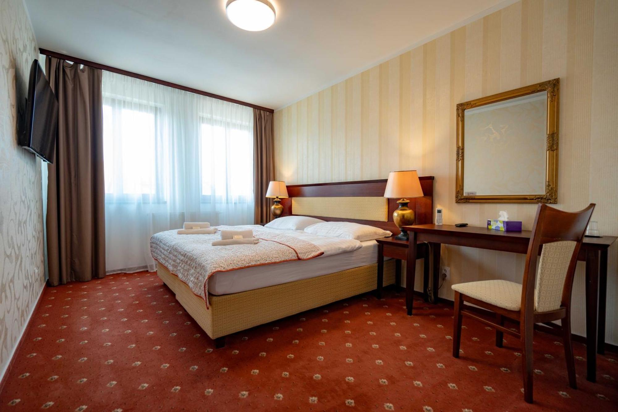 Hotel Volf Prestice ภายนอก รูปภาพ