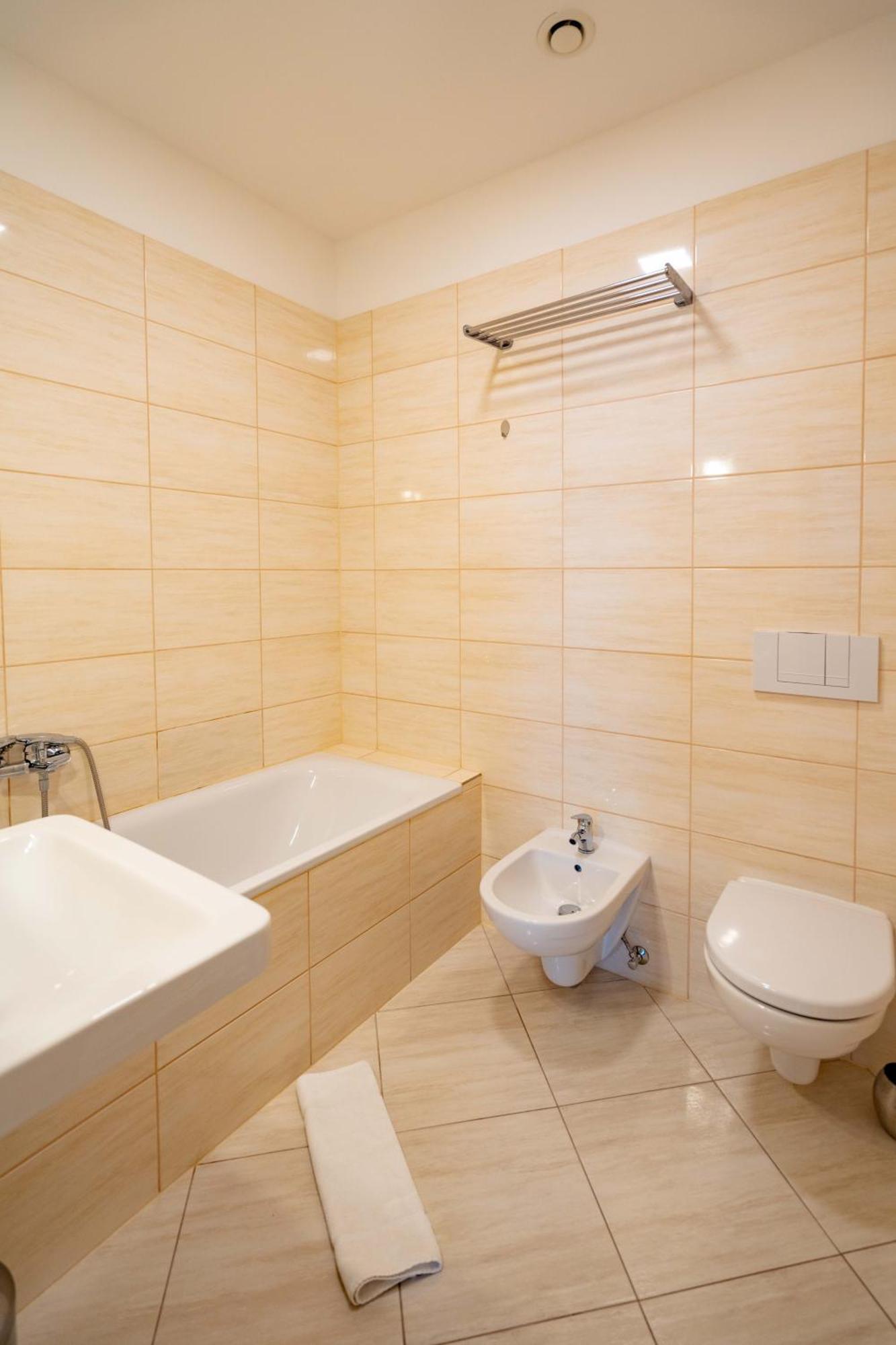 Hotel Volf Prestice ภายนอก รูปภาพ