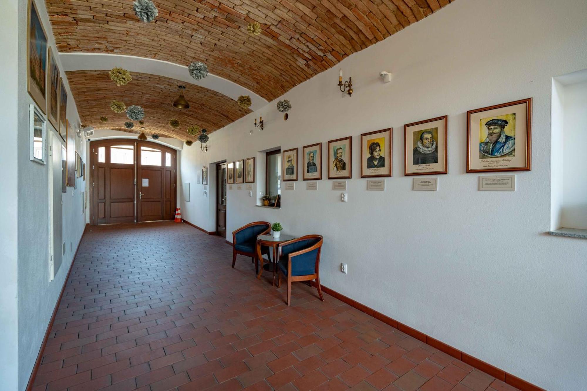 Hotel Volf Prestice ภายนอก รูปภาพ